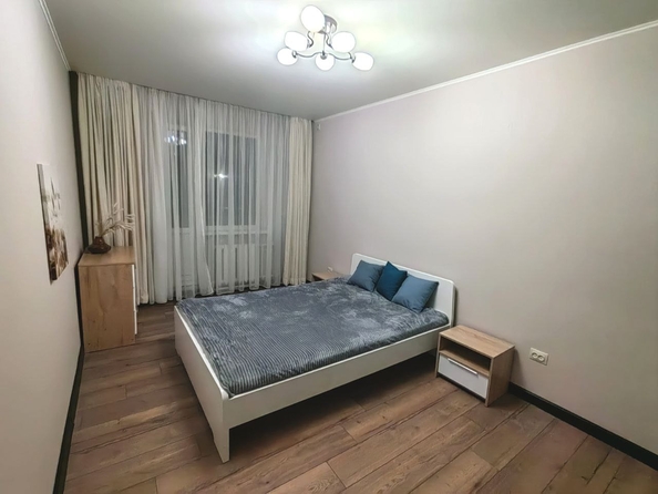 
   Продам 2-комнатную, 52.4 м², Содружества ул, 100

. Фото 2.