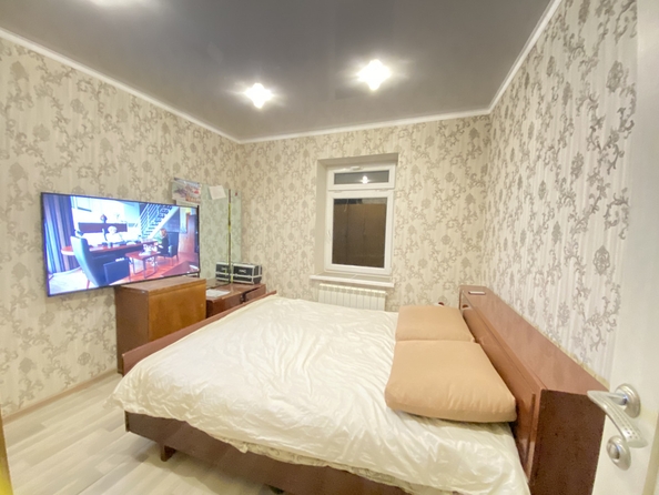 
   Продам 2-комнатную, 62 м², Трудящихся ул, 104

. Фото 5.