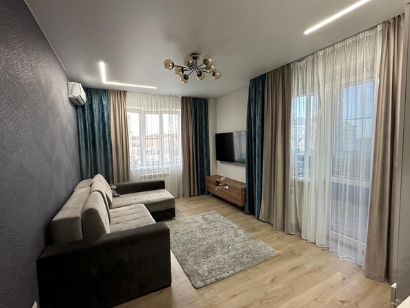 
   Продам 2-комнатную, 53 м², Платова б-р, 9

. Фото 1.