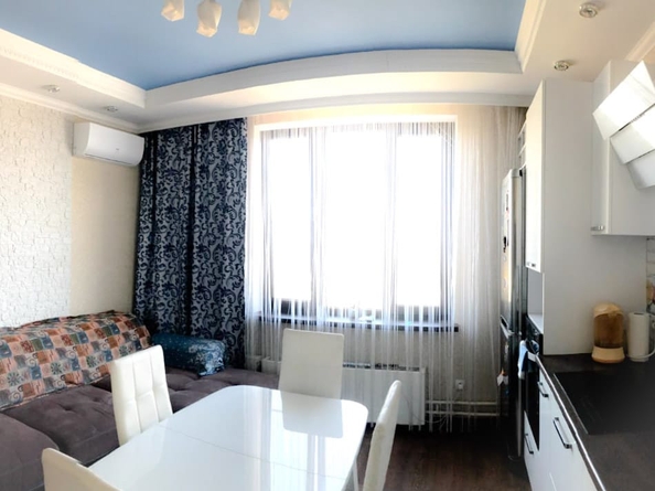 
   Продам 2-комнатную, 56 м², Жданова ул, 7/33

. Фото 2.