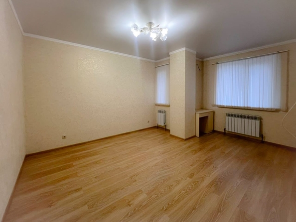 
   Продам 2-комнатную, 68 м², 20-я улица ул, 43

. Фото 4.