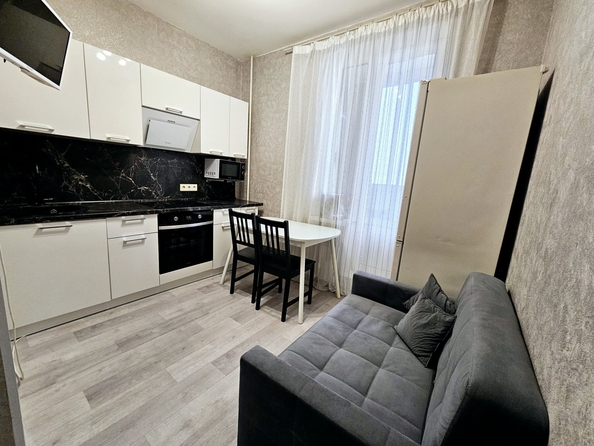 
   Продам 1-комнатную, 38 м², Жданова ул, 7/33

. Фото 1.