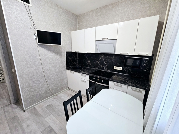 
   Продам 1-комнатную, 38 м², Жданова ул, 7/33

. Фото 2.