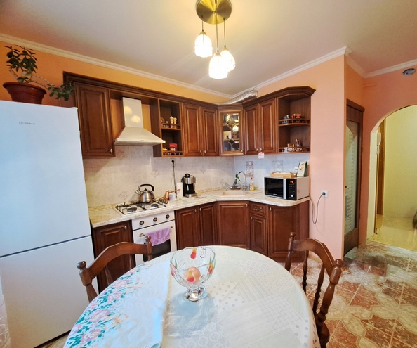 
   Продам 3-комнатную, 63.1 м², 40-летия Победы пр-кт, 85/1

. Фото 3.