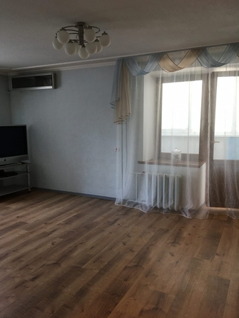 
   Продам 3-комнатную, 88 м², 339-й Стрелковой Дивизии ул, 5/60б

. Фото 2.