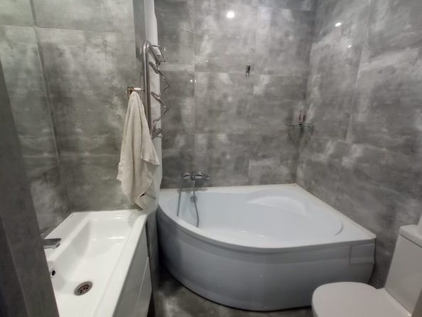 
   Продам 3-комнатную, 72 м², 2-я Краснодарская ул, 169б

. Фото 20.