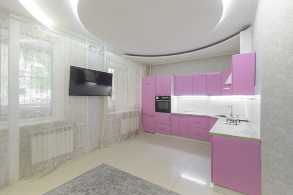 
   Продам 3-комнатную, 74 м², Вятская ул, 75/2

. Фото 2.
