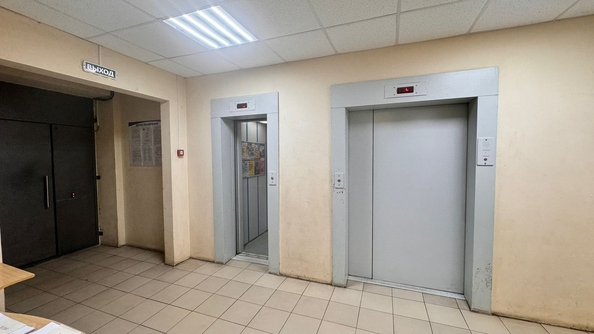 
   Продам 2-комнатную, 71.4 м², Вятская ул, 37а

. Фото 2.