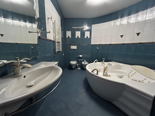 
   Продам 4-комнатную, 212 м², Большая Садовая ул, 39а

. Фото 18.
