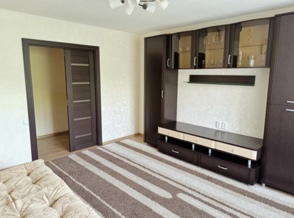 
   Продам 1-комнатную, 32 м², Батуринская ул, 1

. Фото 2.