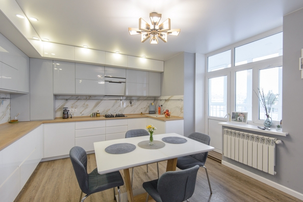 
   Продам 3-комнатную, 90 м², Богданова ул, 85

. Фото 6.
