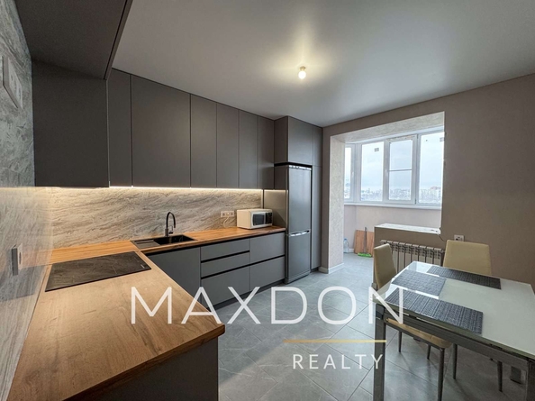 
   Продам 2-комнатную, 64 м², Комарова б-р, 1е

. Фото 11.