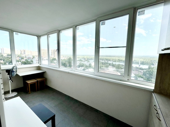 
   Продам 1-комнатную, 37 м², 11-я улица ул, 53

. Фото 2.