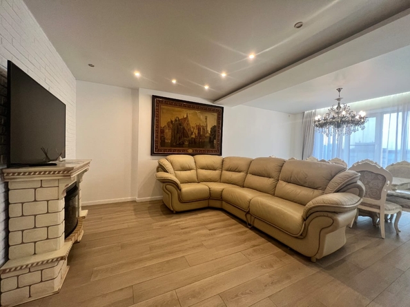 
  Продается 4-комн. квартира, 200 м², Соборный пер, д. 90
. Фото 5.