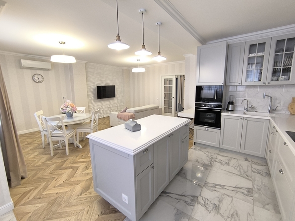
  Продается 2-комн. квартира, 72 м², Творческая ул, д. 7
. Фото 5.