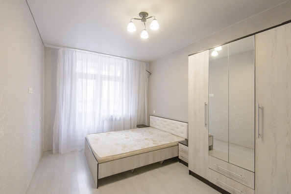 
  Продается 2-комн. квартира, 66 м², Богданова ул, д. 79
. Фото 2.