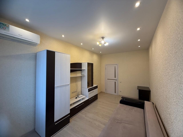 
  Продается 1-комн. квартира, 42 м², Зорге ул, д. 42а/127
. Фото 2.