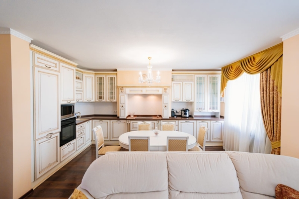 
  Продается 3-комн. квартира, 97 м², Комарова б-р, д. 12/1
. Фото 4.