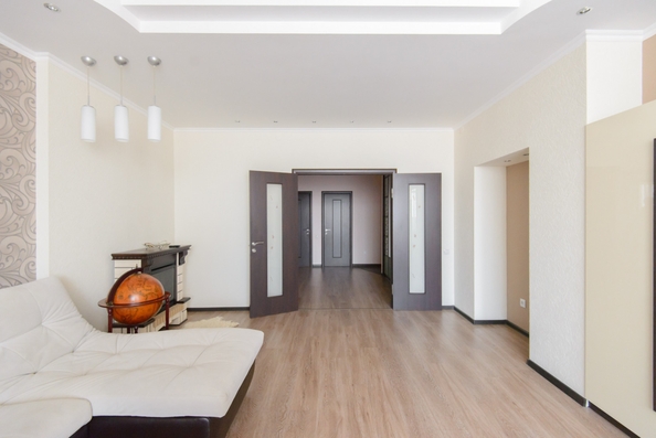 
  Продается 4-комн. квартира, 125.6 м², Комарова ул, д. 131а
. Фото 8.
