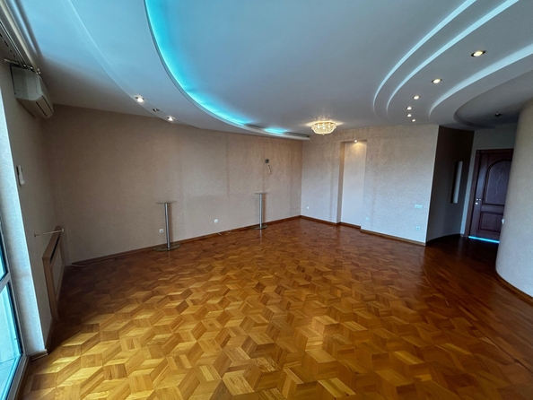
  Продается 4-комн. квартира, 212 м², Большая Садовая ул, д. 39а
. Фото 9.