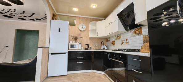 
  Продается 3-комн. квартира, 64 м², Зорге ул, д. 35
. Фото 4.