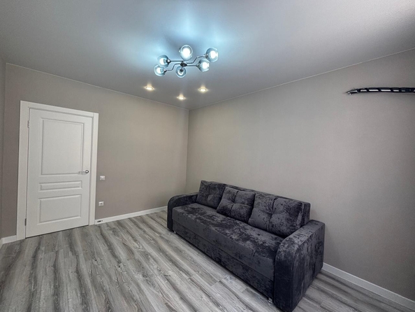 
  Продается 1-комн. квартира, 40 м², Комарова б-р, д. 1
. Фото 2.