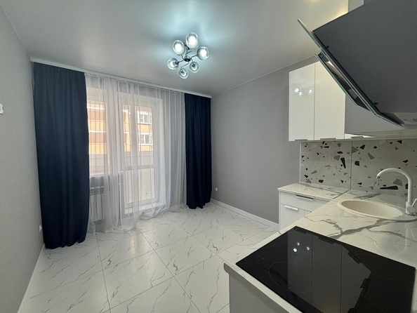 
  Продается 1-комн. квартира, 40 м², Комарова б-р, д. 1
. Фото 4.