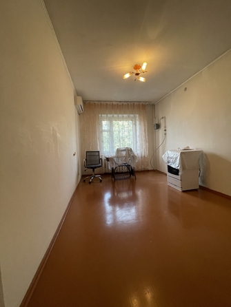 
  Продается 2-комн. квартира, 78 м², Комарова б-р, д. 16
. Фото 7.