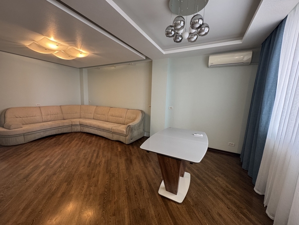 
  Продается 2-комн. квартира, 70 м², Зорге ул, д. 11
. Фото 6.