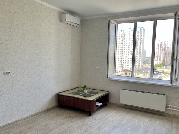 
  Продается 2-комн. квартира, 56 м², Ткачева ул, д. 22
. Фото 2.