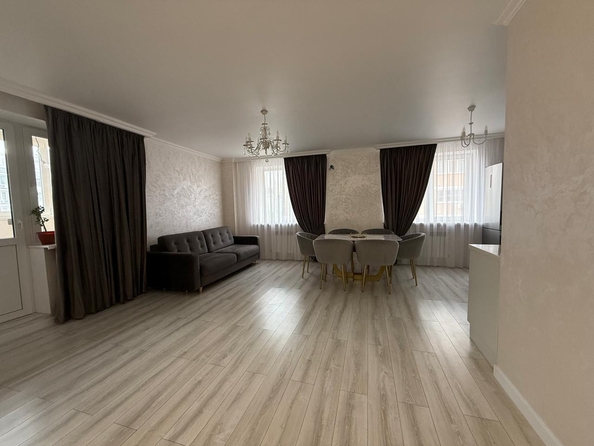 
  Продается 3-комн. квартира, 84 м², Комарова б-р, д. 1Е
. Фото 2.