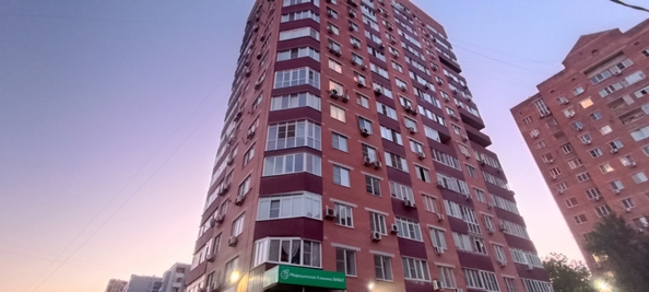
  Продается 1-комн. квартира, 49.3 м², Комарова б-р, д. 28
. Фото 1.
