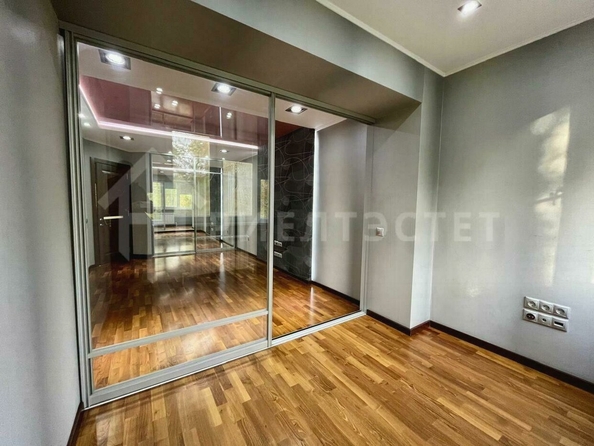 
  Продается 3-комн. квартира, 63 м², Стачки пр-кт, д. 5
. Фото 1.