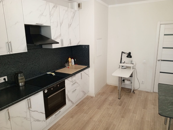 
  Продается 2-комн. квартира, 55 м², Ткачева ул, д. 40
. Фото 2.