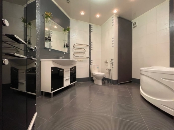 
  Продается 4-комн. квартира, 143 м², Петрашевского ул, д. 36
. Фото 8.