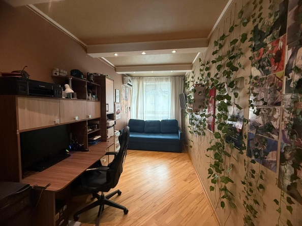 
  Продается 4-комн. квартира, 99 м², Жмайлова ул, д. 27
. Фото 3.