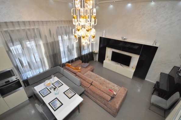 
  Продается 3-комн. квартира 200 м². Фото 1.