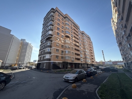 Продается 1-комнатная квартира Комарова б-р, 36 м², 4900000 рублей